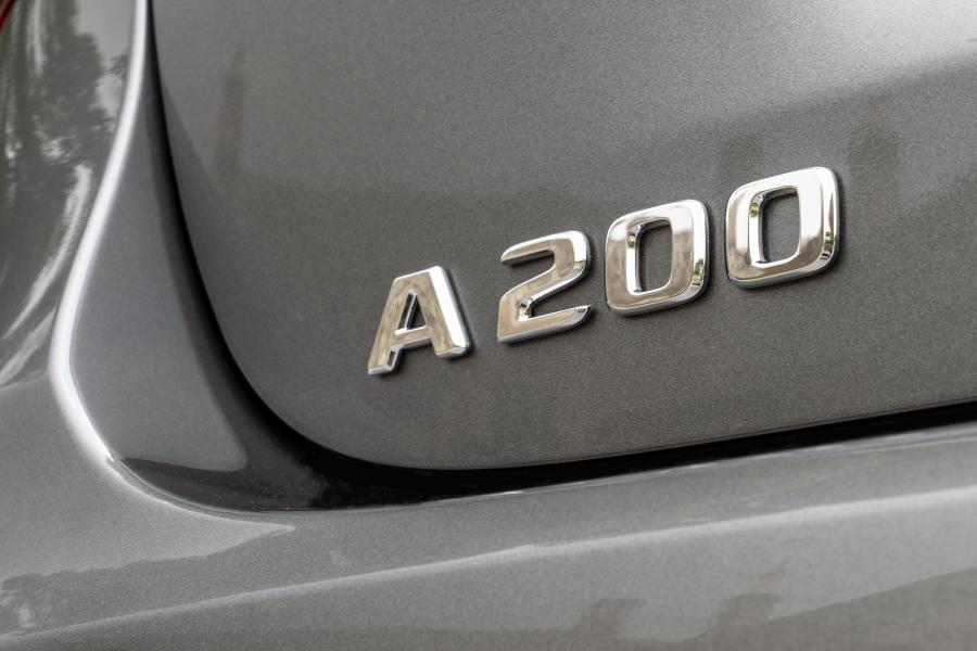 Логотип Mercedes-Benz A200 Sport (W177) 2018 года  (UK) (фото 4 из 40)
